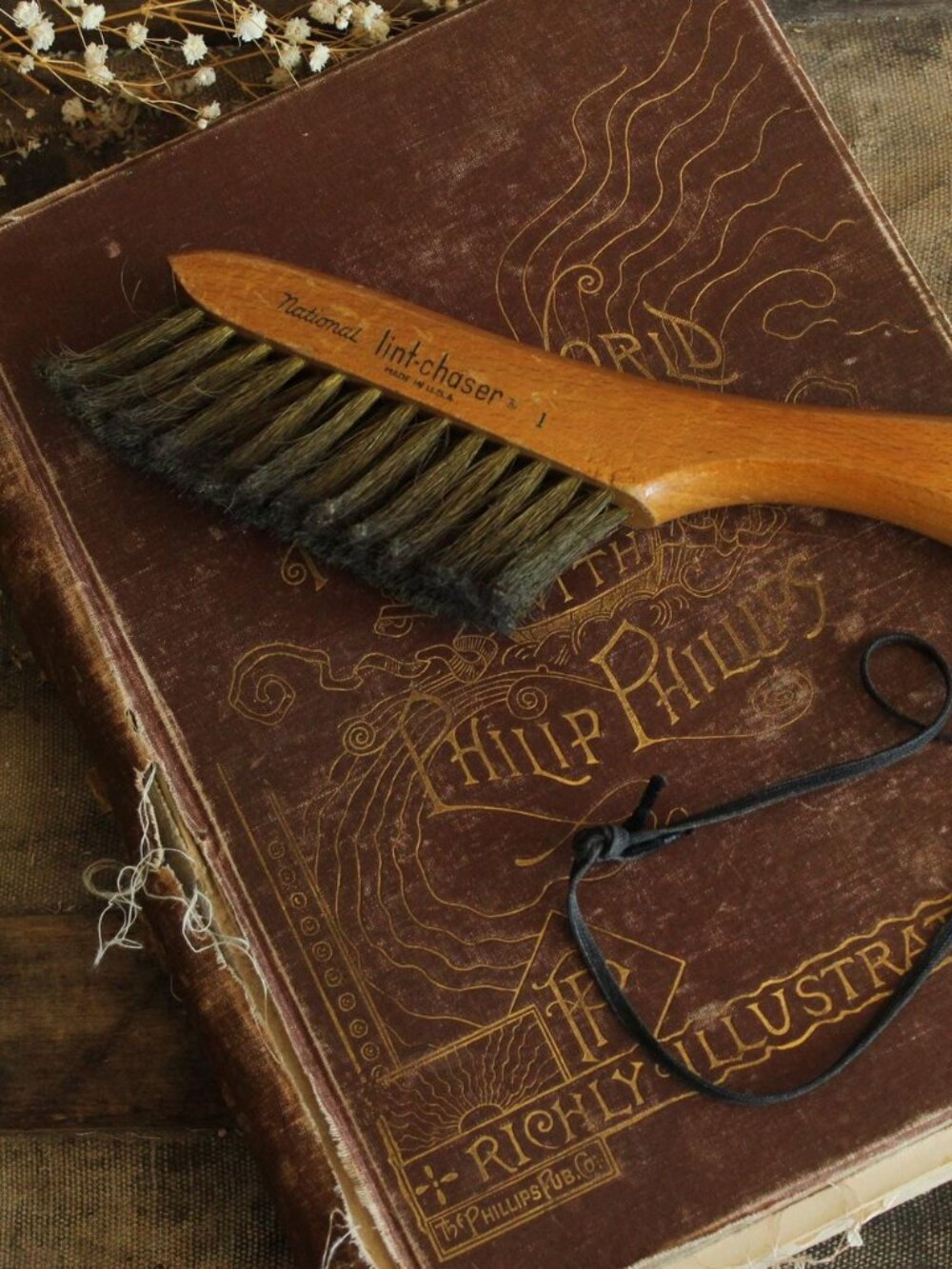 Vintage 1950s Clothing Brush, National Lint Chaser No 1, Wooden Handle, Vanity
